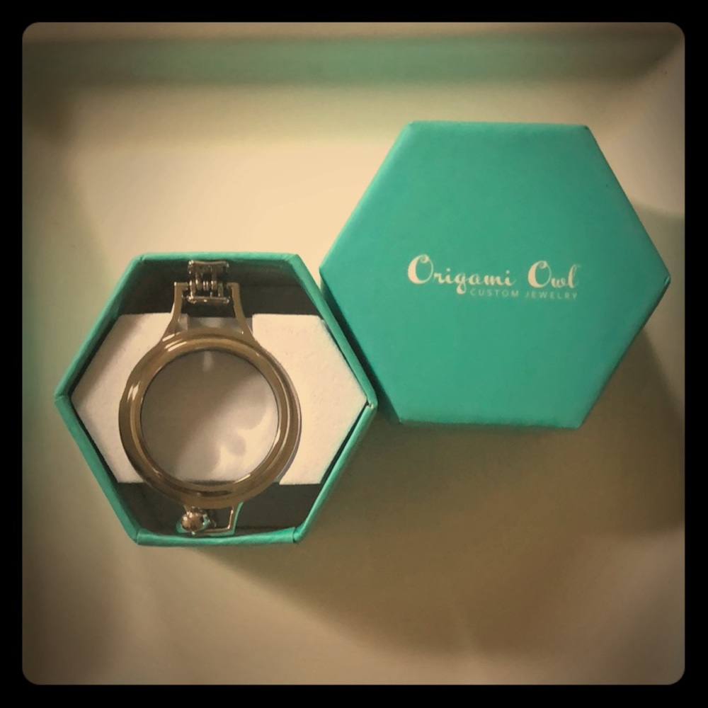 Origami Owl~ Lanyard Locket Base